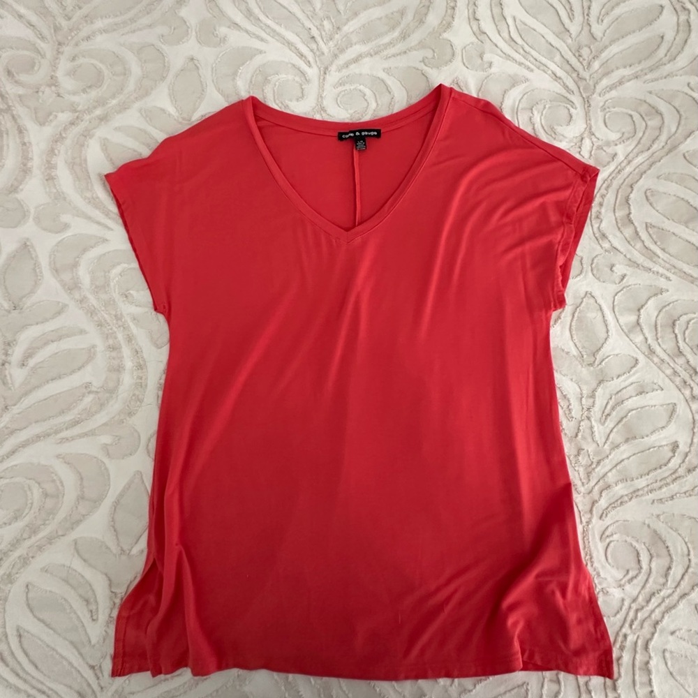 Cable and Gauge V-neck, cap sleeve tee shirt, Coral. Large. Modal and spandex.